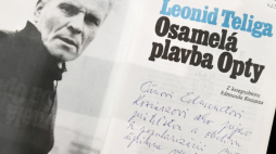 Gdańsk, 19.03.2019. Czeski przekład książki "Samotny rejs Opty" Leonida Teligi. Wystawę „Żeglując samotnie naokoło świata" otwarto, 19 bm. w nowym budynku PAN Biblioteki Gdańskiej. Fot. PAP/A. Warżawa