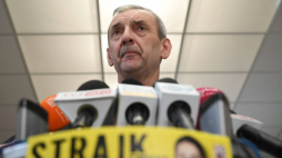 Prezes Związku Nauczycielstwa Polskiego Sławomir Broniarz podczas konferencji prasowej "Spór zbiorowy: zakończenie pierwszego etapu" w siedzibie ZNP. Warszawa, 08.02.2019.  PAP/R. Pietruszka
