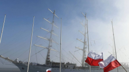 Żaglowiec „Dar Młodzieży” wpływa do portu w Gdyni. 28.03.2019. Fot. PAP/A. Warżawa