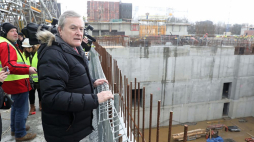 Wicepremier, minister kultury Piotr Gliński na terenie budowy Muzeum Historii Polski na warszawskiej Cytadeli. Fot. PAP/T. Gzell