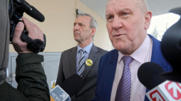 Prezes ZNP Sławomir Broniarz (2P) oraz przewodniczący OPZZ Jan Guz (P). Fot. PAP/T. Gzell