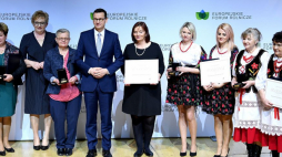 Premier Mateusz Morawiecki w trakcie wręczenia Nagrody im. Józefa Ślisza podczas Europejskiego Forum Rolniczego 2019 w Jasionce. Fot. PAP/D. Delmanowicz