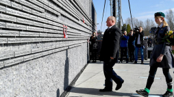 Odsłonięcie nowych tabliczek z nazwiskami osób ratujących Żydów na tzw. Ścianie Pamięci w Muzeum Polaków Ratujących Żydów podczas II wojny światowej im. Rodziny Ulmów w Markowej. 24.03.2019.  Fot. PAP/D. Delmanowicz