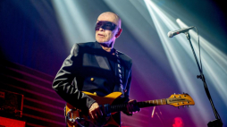 Łódź, 15.03.2019. Muzyk, lider zespołu Voo Voo Wojciech Waglewski podczas koncertu promującego album zatytułowany "7". PAP/G. Michałowski