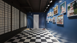 Fragment wystawy Weroniki Gęsickiej „What a Wonderful World” na Międzynarodowym Festiwalu Fotografii Kyotographie 2019 w Kyoto w ramach programu polsko-japońskiego Instytutu Adama Mickiewicza. Źródło: IAM