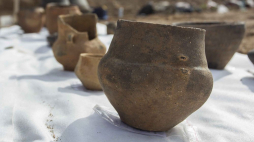 Pochodzące sprzed 4 tys. lat cmentarzysko odkryto na budowie odcinak drogi ekspresowej S3 w okolicy miejscowości Dunino. 2015 r. Fot. PAP/A. Koźmiński