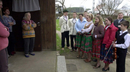 III Międzynarodowe Spotkanie z „Konopielką” w Knyszynie - dawna tradycja kolędowania w drugi dzień Świąt Wielkanocnych. 2004 r. Fot. PAP/L. Stankiewicz