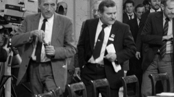 Nz. Stanisław Ciosek, ks. Alojzy Orszulik, Tadeusz Mazowiecki, Czesław Kiszczak. Fot. PAP/CAF