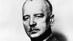Gen. Władysław Sikorski w przemówieniu radiowym na falach BBC z 5 maja 1943 r. zwracał się do rodaków o pomoc dla Żydów walczących w getcie warszawskim. Fot. PAP/CAF-Archiwum/GJ