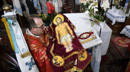 Rezurekcja w greckokatolickiej cerkwi pod wezwaniem św. Mikołaja w Hrebennem. 04.2018. Fot. PAP/D. Delmanowicz