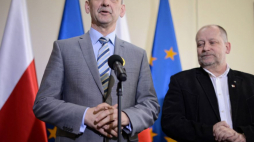 Prezes ZNP Sławomir Broniarz (L) i przewodniczący Wolnego Związku Zawodowego „Solidarność-Oświata” FZZ Sławomir Wittkowicz. Fot. PAP/M. Obara