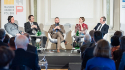  Panel pt. „Spory o 1989. Perspektywa polityczno-społeczna” - międzynarodowa konferencja „Jak upadał komunizm. Rok 1989 w Europie Środkowo-Wschodniej” w Warszawie. Źródło: Muzeum Historii Polski