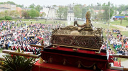 Relikwie Św. Wojciecha na ołtarzu podczas uroczystości odpustowych ku czci świętego. Gniezno, 28.04.2019. Fot. PAP/J. Kaczmarczyk