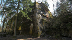 Bunkier w kompleksie Wilczy Szaniec. 2017 r. Fot. PAP/T. Waszczuk 