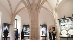 Kraków, 24.05.2019. Nowa aranżacja Skarbca Koronnego w sali Kazimierzowskiej Zamku Królewskiego na Wawelu w Krakowie, 24 bm. Fot. PAP/J. Bednarczyk