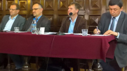 Warszawa, 24 05 2019 r. Debata „Jak pisać o dziejach współczesnych Polski (1939–1989): nauczyciele i mistrzowie, doświadczenie własne, ocena współczesnej historiografii najnowszej historii Polski, przyszłość tej historiografii” w Instytucie Historii PAN. Od lewej: dr T. Łabuszewski, prof. A. Dudek, dr hab. M. Zaremba, prof. M. Wierzbicki i prof. M. Kornat.