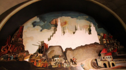 Przestrzenna makieta z wierną kopią obrazu namalowanego po pożarze. Legenda głosi, że przed całkowitą zagładą miasto uratowała procesja oo. Dominikanów z Relikwiami Drzewa Krzyża Świętego. PAP/M. Trembecki