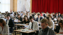 Maturzyści z I LO im T. Kościuszki w Gorzowie Wielkopolskim. Fot. PAP/L. Muszyński