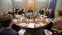 Spotkanie wicepremiera prof. Piotra Glińskiego z arcybiskupem Paulem Gallagherem. Źródło: MKiDN/fot. D. Matloch