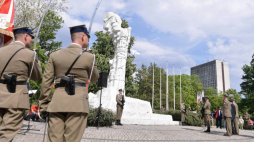 Uroczystości przed pomnikiem Bitwy o Monte Cassino, organizowane przez Urząd do Spraw Kombatantów i Osób Represjonowanych połączone z upamiętnieniem 84. rocznicy śmierci Marszałka Józefa Piłsudskiego oraz 49. rocznicy śmierci Generała Władysława Andersa. PAP/M. Obara