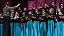 Białystok, 15.05.2019. Państwowy Chór Naddniestrzański z Tyraspola (Mołdawia) pod dyrekcją Tatiany Twerdochleb podczas koncertu inaugurującego „Arcydzieła europejskiej muzyki cerkiewnej”. Fot. PAP/A. Reszko