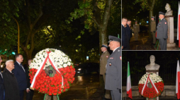 Składanie wieńca pod pomnikiem J. Piłsudskiego w Rzymie. Fot. Udskior