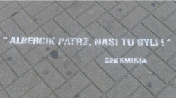 Cytat z Seksmisji. Źródło: Wikimedia Commons