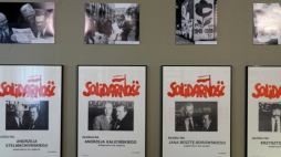 Białystok, 30.05.2019. Plakaty, zdjęcia czy teledyski i programy telewizyjne pokazujące atmosferę sprzed 30-lat, z pierwszych częściowo wolnych wyborów z 4 czerwca 1989 r. na wystawie "Wybory'89", 30 bm. w Muzeum Historycznym w Białymstoku. Fot. PAP/A. Reszko