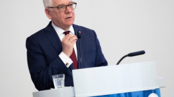 Berlin, 18 06 2019. Minister spraw zagranicznych prof. Jacek Czaputowicz podczas wykładu na Uniwersytecie Humboldta. Fot. PAP/EPA/J. Hayoung