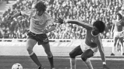 Argentyna. VI.1978r. Mundial'78. Mistrzostwa Świata w Piłce Nożnej. Mecz Polska - Brazylia. N/z: jedna z akcji; przy piłce z lewej - Zbigniew Boniek PAP/CAF-ADM/ Z. Matuszewski