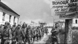 Rosyjscy żołnierze w Połocku 4 lipca 1944. Źródło: Wikimedia Commons