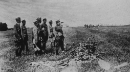 Okuniew 1920. Bitwa Warszawska. Dowódca frontu północnego, generał broni Józef Haller pod Okuniewem. Fot. PAP/CAF