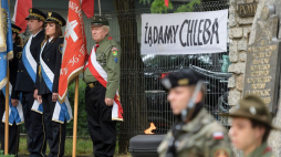 Uroczystości przy Pomniku Poległych w Powstaniu Poznańskim 28-30 czerwca 1956 r.. Poznań, 28.06.2019. Fot. PAP/J. Kaczmarczyk