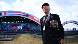 Polski weteran Eugeniusz Nead podczas uroczystości w 75. rocznicę lądowania aliantów w Normandii. Fot. PAP/EPA