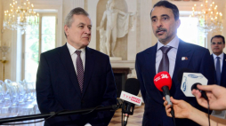 Warszawa, 10.06.2019. Wicepremier, minister kultury i dziedzictwa narodowego Piotr Gliński oraz minister kultury i sportu Kataru, szejk Salah Bin Ghanem Al Alim (P) podczas spotkania w Pałacu na Wyspie w Łazienkach Królewskich. PAP/J. Kamiński