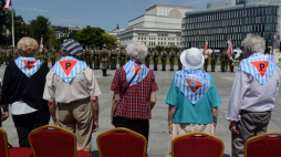 Warszawa, 14.06.2019. Uroczystości przed Grobem Nieznanego Żołnierza, w Narodowym Dniu Pamięci Ofiar Niemieckich Nazistowskich Obozów Koncentracyjnych i Obozów Zagłady.  PAP/J. Kamiński