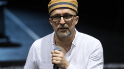 Warszawa, 11.06.2019. Reżyser Wojciech Kościelniak podczas próby medialnej musicalu "Śpiewak jazzbandu". Fot. PAP/M. Obara