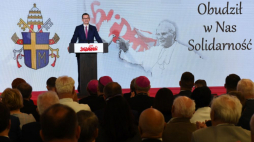 Gdańsk, 03.06.2019. Premier Mateusz Morawiecki przemawia podczas konferencji "Obudził Solidarność" w Sali BHP Stoczni Gdańskiej w 40 rocznicę pielgrzymki Jana Pawła II do Polski.  PAP/A. Warżawa