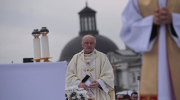 Warszawa, 20.06.2019. Metropolita warszawski, kardynał Kazimierz Nycz podczas uroczystości Bożego Ciała w Warszawie. Fot. PAP/M. Obara