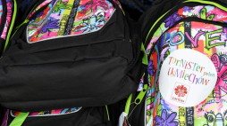 Akcja Caritas Polska „Tornister pełen uśmiechów”. Przemyśl, 2018 r. Fot. PAP/D. Delmanowicz