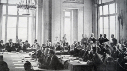 Maj 1919 r., Paryż. Obrady w Wersalu. Fot. PAP/DPA