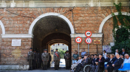 Ankona, Włochy, 18.07.2019. Kombatanci podczas uroczystości przy Bramie Santo Stefano w Ankonie. Fot. PAP/R. Guz