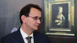 Warszawa, 26.07.2019. Dyrektor Muzeum Narodowego w Krakowie prof. Andrzej Betlej podczas konferencji prasowej nt. "Zamku Królewskiego na Wawelu - Państwowe Zbiory Sztuki i Muzeum Narodowe w Krakowie. Sukcesy i wyzwania".  PAP/R. Pietruszka