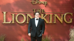 Reżyser Jon Favreau podczas europejskiej premiery filmu "Król Lew" w londyńskim Odeon Luxe.  PAP/Photoshot