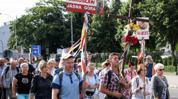 Pątnicy z grupy św. Brata Alberta wyruszają na trasę 39. Przemyskiej Archidiecezjalnej Pieszej Pielgrzymki z Jarosławia na Jasną Górę. 05.07.2019. Fot. PAP/D. Demanowicz