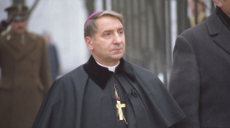 Złożenie listów uwierzytelniających przez nuncjusza apostolskiego bp. Józefa Kowalczyka. Warszawa, 06.12.1989. Fot. PAP/PAI/G. Rogiński