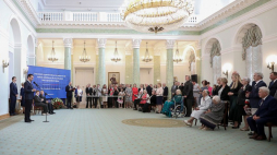 Minister Błażej Spychalski wręczył, w imieniu prezydenta Andrzeja Dudy, ordery i odznaczenia osobom zasłużonym dla niepodległości Rzeczypospolitej Polskiej. Fot. Eliza Radzikowska-Białobrzewska/KPRP