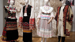 Wystawa „Hungaricum - sztuka ludowa Matyó” w Muzeum Narodowym Ziemi Przemyskiej. Fot. PAP/D. Delmanowicz
