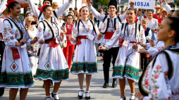 Uczestnicy korowodu inaugurującego XVIII Światowy Festiwal Polonijnych Zespołów Folklorystycznych w Rzeszowie. Fot. PAP/D. Delmanowicz