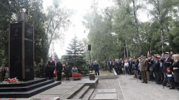 Uroczystości przed pomnikiem Gloria Victis na Wojskowych Powązkach w Warszawie podczas obchodów 75. rocznicy wybuchu Powstania Warszawskiego. 01.08.2019. Fot. PAP/T. Gzell